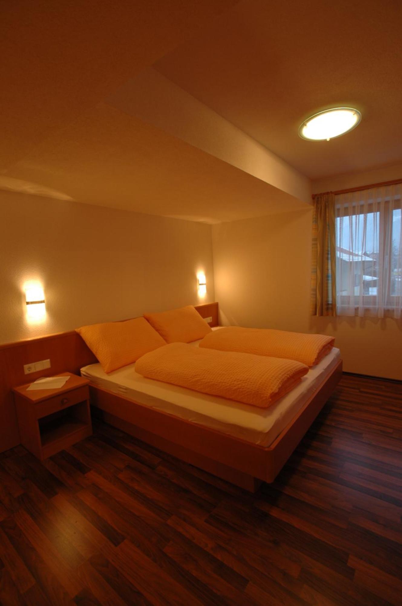 Apart am Brunnen Ried im Oberinntal Zimmer foto
